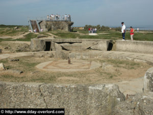 Vestiges d'un encuvement de la Pointe du Hoc permettant initialement d'accueillir un canon de 155 mm (2004). Photo : D-Day Overlord