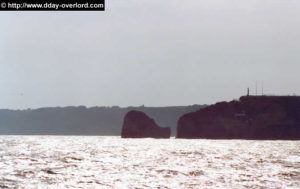 La Pointe du Hoc vue depuis la mer en direction de l'est (2005). Photo : D-Day Overlord