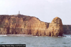 La Pointe du Hoc surmontée du mémorial dédié aux Rangers américains (2005). Photo : D-Day Overlord