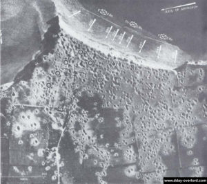 Vue aérienne de la zone de débarquement à la Pointe du Hoc. Photo : US National Archives