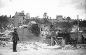 La rue Gustave David à Lisieux, après les bombardements de juin 1944. Photo : DR