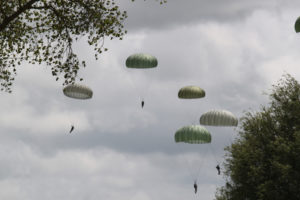 Parachutage à La Fière - Commémorations 2012 - 68ème anniversaire du débarquement de Normandie. Photo : D-Day Overlord