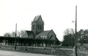 La place de l'église à Sainte-Mère-Eglise. Photo : US National Archives
