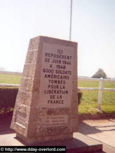 L'emplacement du cimetière temporaire de Blosville, au lieu-dit Les Forges, où 5 700 soldats ont été enterrés. Photo (2003) : D-Day Overlord
