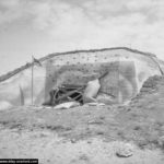 4 juillet 1944 : le Royal Navy Beach Party s'est installé dans une casemate entre Ouistreham et Lion-sur-Mer. Photo : IWM