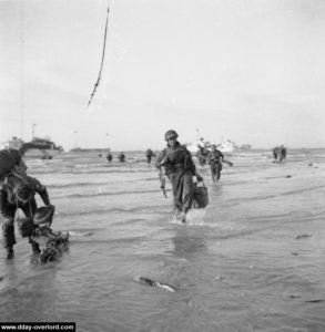 Les renforts anglais débarquent sur Queen le 7 juin 1944. Photo : IWM