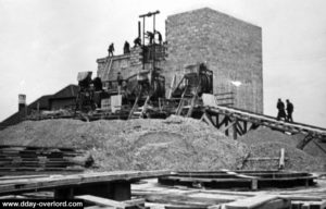 La construction du grand bunker de Ouistreham (wn 08). Photo : Bundesarchiv