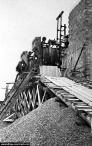 La construction du grand bunker de Ouistreham (wn 08). Photo : Bundesarchiv