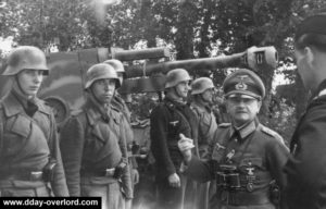 Le maréchal Rommel effectue une inspection de la 21. Panzerdivision. Photo : Bundesarchiv