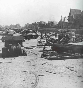 La plage de Sword est un désordre indescriptible après le D-Day. Photo : IWM