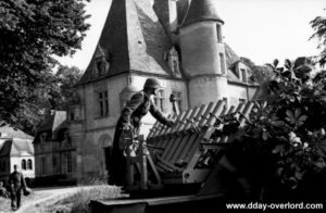 Essai de lance-roquettes le 11 mai 1944 au château de Lion-sur-Mer. Photo : Bundesarchiv