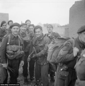 Ces soldats du Royal Marine Commando affichent leur fierté d'être enfin au combat. Photo : IWM