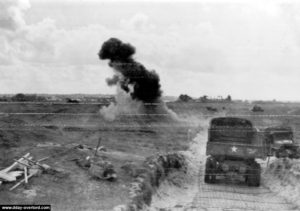 Les sapeurs du 531st Engineer Shore Regiment détruisent un mine derrière Utah. Photo : US National Archives