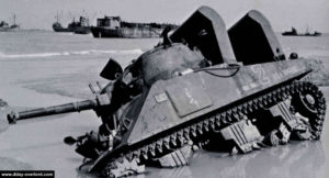 Le char Sherman "Cannon ball" du 70th Tank Batallion pris au piège par un trou d'eau. Photo : US National Archives