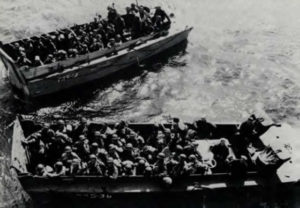 Chalands de débarquement LCVP chargés et s'apprêtant à se diriger vers Utah Beach. Photo : US National Archives