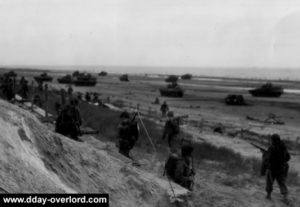 Débarquement à Utah Beach le 6 juin 1944 des chars M4 Sherman appartenant au 70th Tank Battalion. Photo : US National Archives