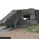 Vestiges des positions défensives allemandes des Dunes-de-Varreville à Utah Beach. Casemate H667 pour canon de 88 mm (8,8 cm Pak 43/41). Photo : D-Day Overlord