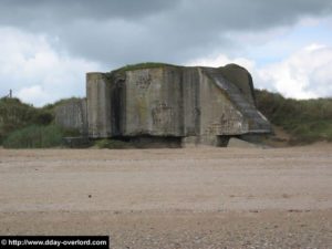 Vestiges des positions défensives allemandes des Dunes-de-Varreville à Utah Beach. Casemate H667 pour canon de 88 mm (8,8 cm Pak 43/41). Photo : D-Day Overlord