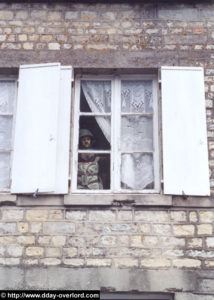 Mise en scène rappelant les combats de la libération dans le village de Sainte-Marie-du-Mont. Photo : D-Day Overlord