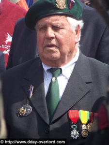 Le vétéran René Rossey du commando Kieffer à Bénouville - Commémorations 2009 - 65ème anniversaire du débarquement de Normandie. Photo : D-Day Overlord