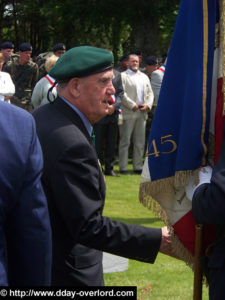 Le vétéran français Léon Gautier lors de la cérémonie des commandos à Ranville - Commémorations 2009 - 65ème anniversaire du débarquement de Normandie. Photo : D-Day Overlord