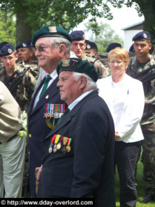 Le vétéran français René Rossey lors de la cérémonie des commandos à Ranville - Commémorations 2009 - 65ème anniversaire du débarquement de Normandie. Photo : D-Day Overlord