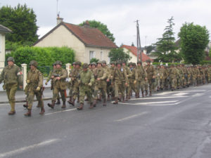 Première édition de la marche des parachutistes menant à Carentan - Commémorations 2005 - 61ème anniversaire du débarquement de Normandie. Photo : D-Day Overlord