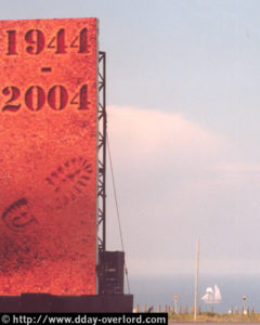 Cérémonie internationale d'Arromanches-les-Bains - Commémorations 2004 - 60ème anniversaire du débarquement de Normandie. Photo : D-Day Overlord