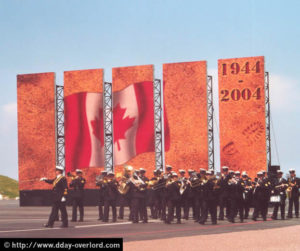 Cérémonie internationale d'Arromanches-les-Bains - Commémorations 2004 - 60ème anniversaire du débarquement de Normandie. Photo : D-Day Overlord