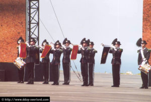 Cérémonie internationale d'Arromanches-les-Bains - Commémorations 2004 - 60ème anniversaire du débarquement de Normandie. Photo : D-Day Overlord