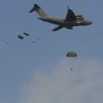 Parachutage à La Fière - Commémorations 2004 - Photos du 60ème anniversaire du débarquement et de la bataille de Normandie. Photo : D-Day Overlord