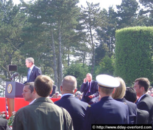 George W. Bush - Omaha Beach - Commémorations 2004 - 60ème anniversaire du débarquement de Normandie. Photo : D-Day Overlord