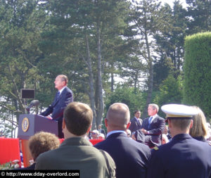 Jacques Chirac - Omaha Beach - Commémorations 2004 - 60ème anniversaire du débarquement de Normandie. Photo : D-Day Overlord