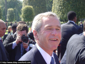 George W. Bush - Omaha Beach - Commémorations 2004 - 60ème anniversaire du débarquement de Normandie. Photo : D-Day Overlord