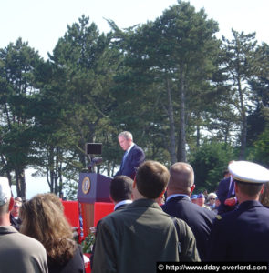 George W. Bush - Omaha Beach - Commémorations 2004 - 60ème anniversaire du débarquement de Normandie. Photo : D-Day Overlord