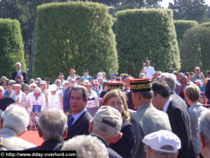 Jean-Louis Debré - Omaha Beach - Commémorations 2004 - 60ème anniversaire du débarquement de Normandie. Photo : D-Day Overlord