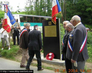 Inauguration d'un monument commémoratif au pont de Tourmauville - Commémorations 2004 - 60ème anniversaire du débarquement de Normandie. Photo : D-Day Overlord