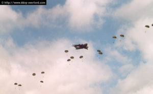 Parachutage à La Fière - Commémorations 2004 - Photos du 60ème anniversaire du débarquement et de la bataille de Normandie. Photo : D-Day Overlord