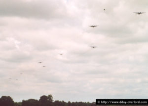 Parachutage à La Fière - Commémorations 2004 - Photos du 60ème anniversaire du débarquement et de la bataille de Normandie. Photo : D-Day Overlord