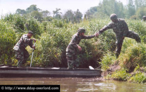 Parachutage à La Fière - Commémorations 2004 - Photos du 60ème anniversaire du débarquement et de la bataille de Normandie. Photo : D-Day Overlord