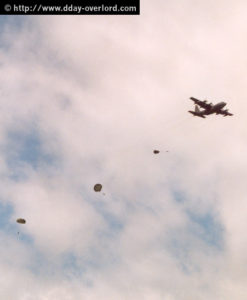 Parachutage à La Fière - Commémorations 2004 - Photos du 60ème anniversaire du débarquement et de la bataille de Normandie. Photo : D-Day Overlord
