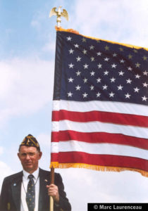 Parachutage à La Fière - Commémorations 2004 - Photos du 60ème anniversaire du débarquement et de la bataille de Normandie. Photo : D-Day Overlord