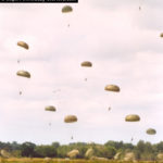 Parachutage à La Fière - Commémorations 2004 - Photos du 60ème anniversaire du débarquement et de la bataille de Normandie. Photo : D-Day Overlord