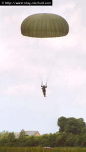 Parachutage à La Fière - Commémorations 2004 - Photos du 60ème anniversaire du débarquement et de la bataille de Normandie. Photo : D-Day Overlord