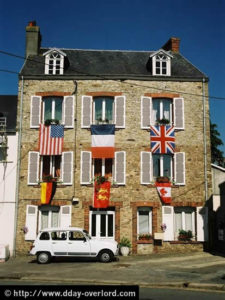 Sainte-Mère-Eglise - Commémorations 2004 - 60ème anniversaire du débarquement et de la bataille de Normandie. Photo : D-Day Overlord