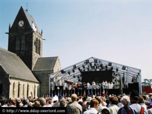 Sainte-Mère-Eglise - Commémorations 2004 - 60ème anniversaire du débarquement et de la bataille de Normandie. Photo : D-Day Overlord