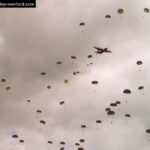 Parachutage à La Fière - Commémorations 2004 - Photos du 60ème anniversaire du débarquement et de la bataille de Normandie. Photo : D-Day Overlord