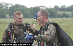 Parachutages à La Fière - Commémorations 2008 - 64ème anniversaire du Débarquement de Normandie. Photo : D-Day Overlord