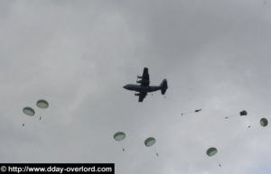 Parachutages à La Fière - Commémorations 2008 - 64ème anniversaire du Débarquement de Normandie. Photo : D-Day Overlord