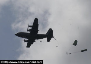 Parachutages à La Fière - Commémorations 2008 - 64ème anniversaire du Débarquement de Normandie. Photo : D-Day Overlord